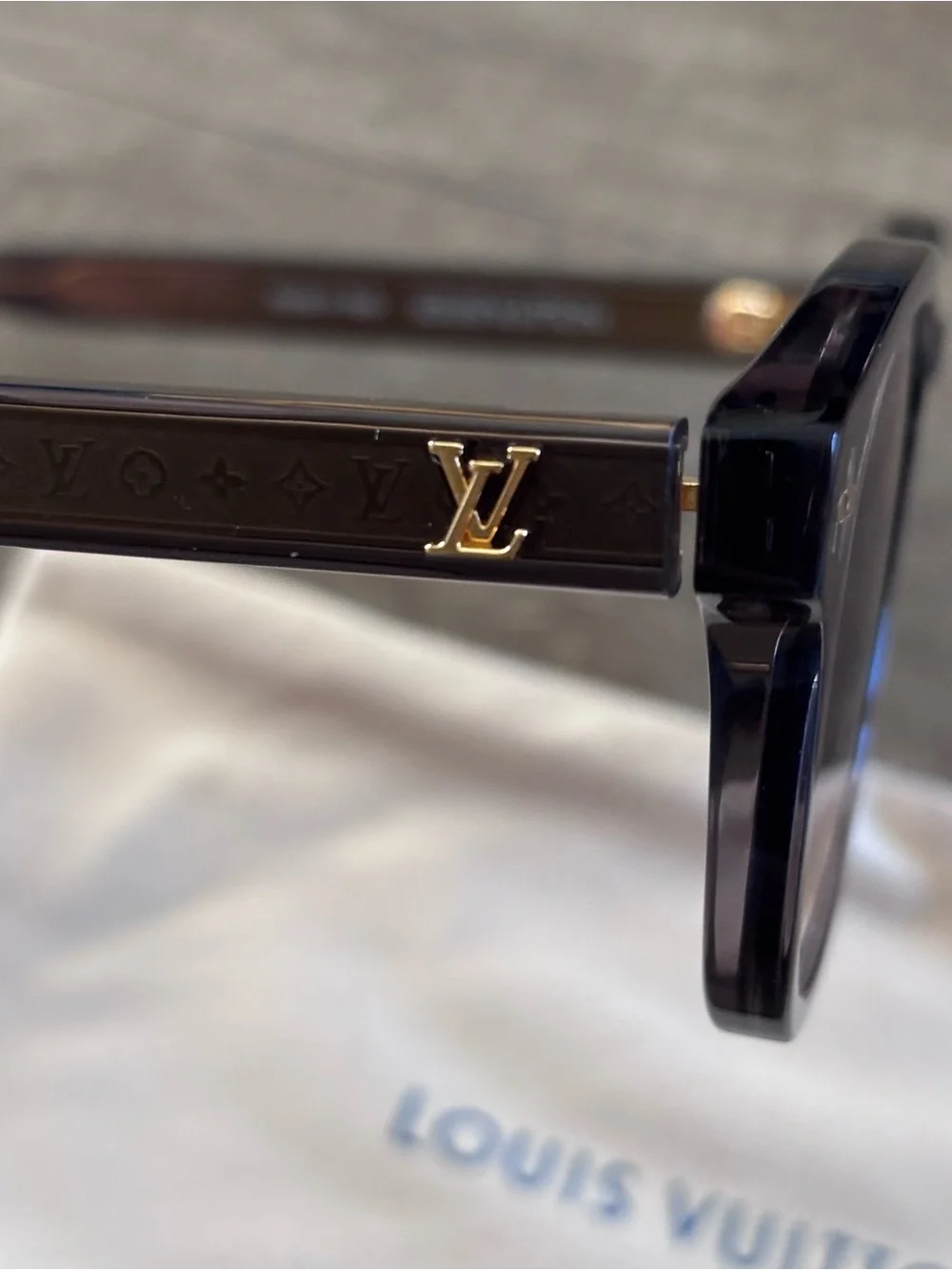 NWT LOUIS VUITTON Aura Pantos Sunglasses Z2808W